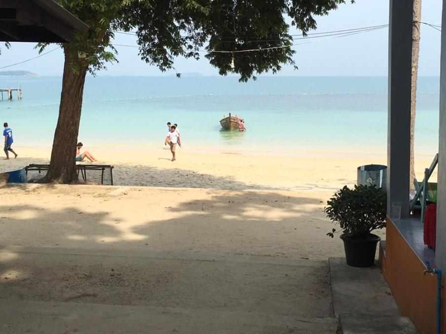 ลุงดำฮัทบีช Hotel Koh Samet Exterior photo