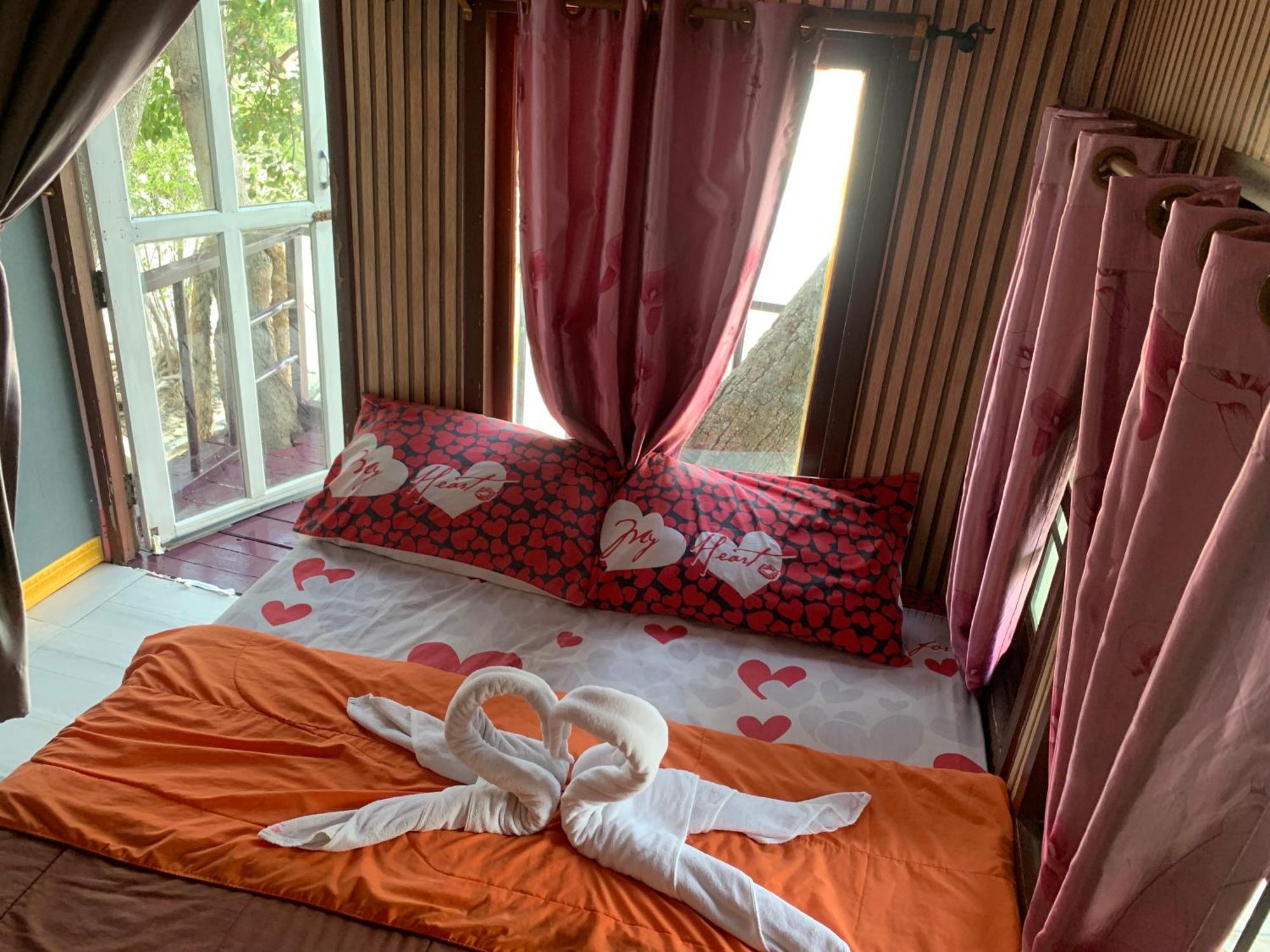 ลุงดำฮัทบีช Hotel Koh Samet Exterior photo