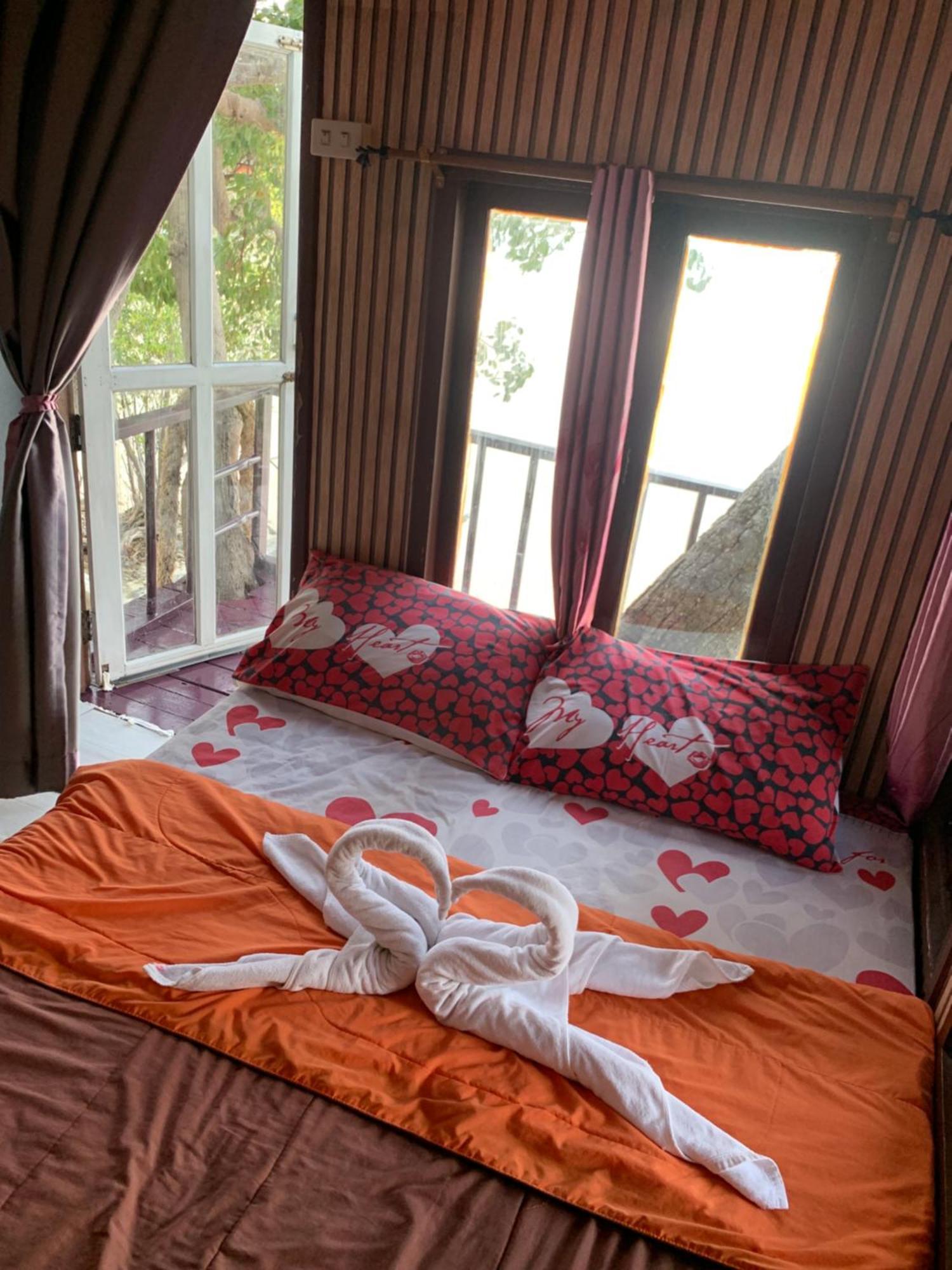 ลุงดำฮัทบีช Hotel Koh Samet Exterior photo